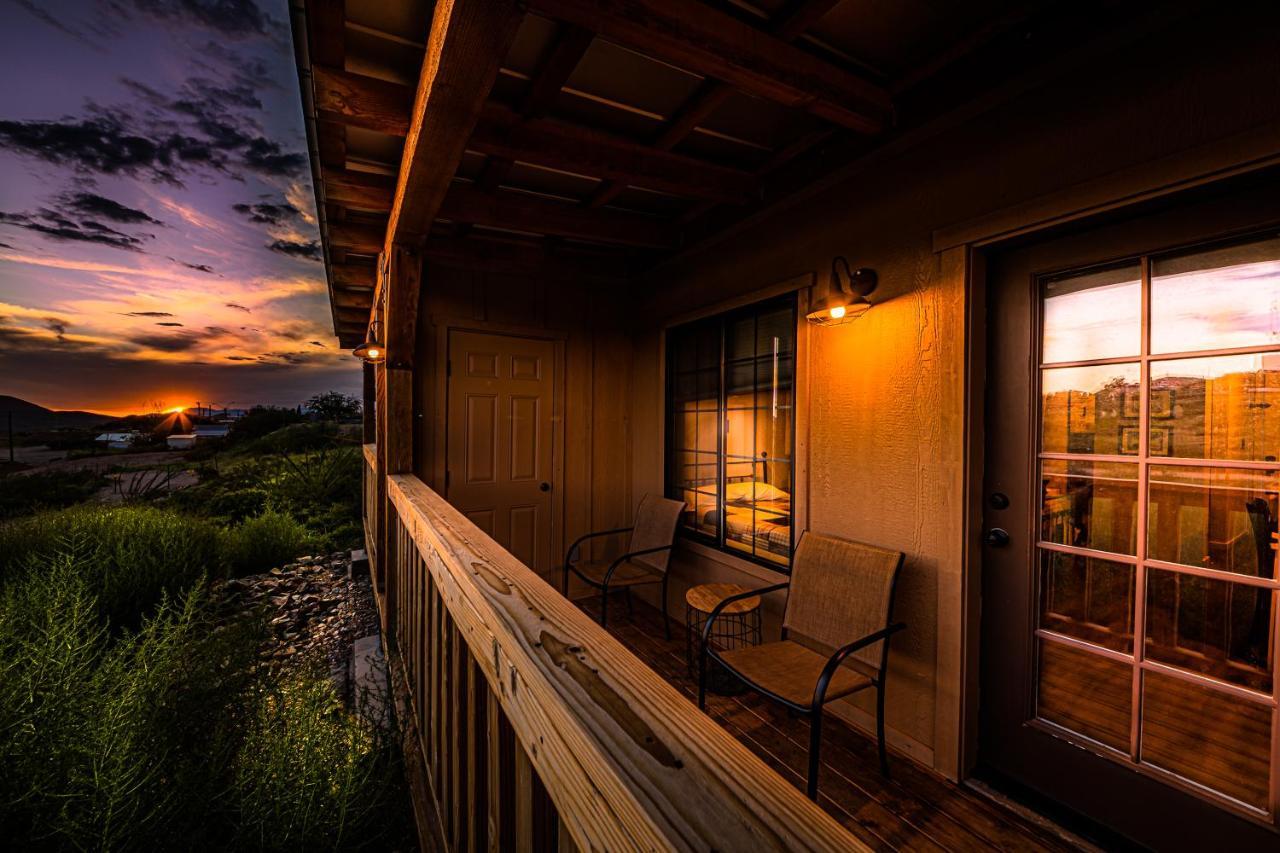 Miners Cabins #1 - Two Double Beds And Private Balcony Тумстоун Екстер'єр фото